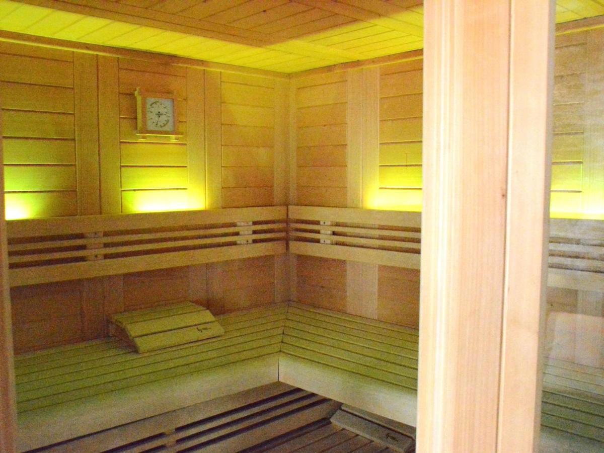 Villa With Hot Tub And Sauna Bièvre Pokoj fotografie